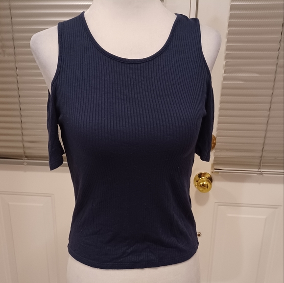 4/$40 Blue Ribbed Cold-Shoulder Tee - Size Medium - Picture 7 of 9